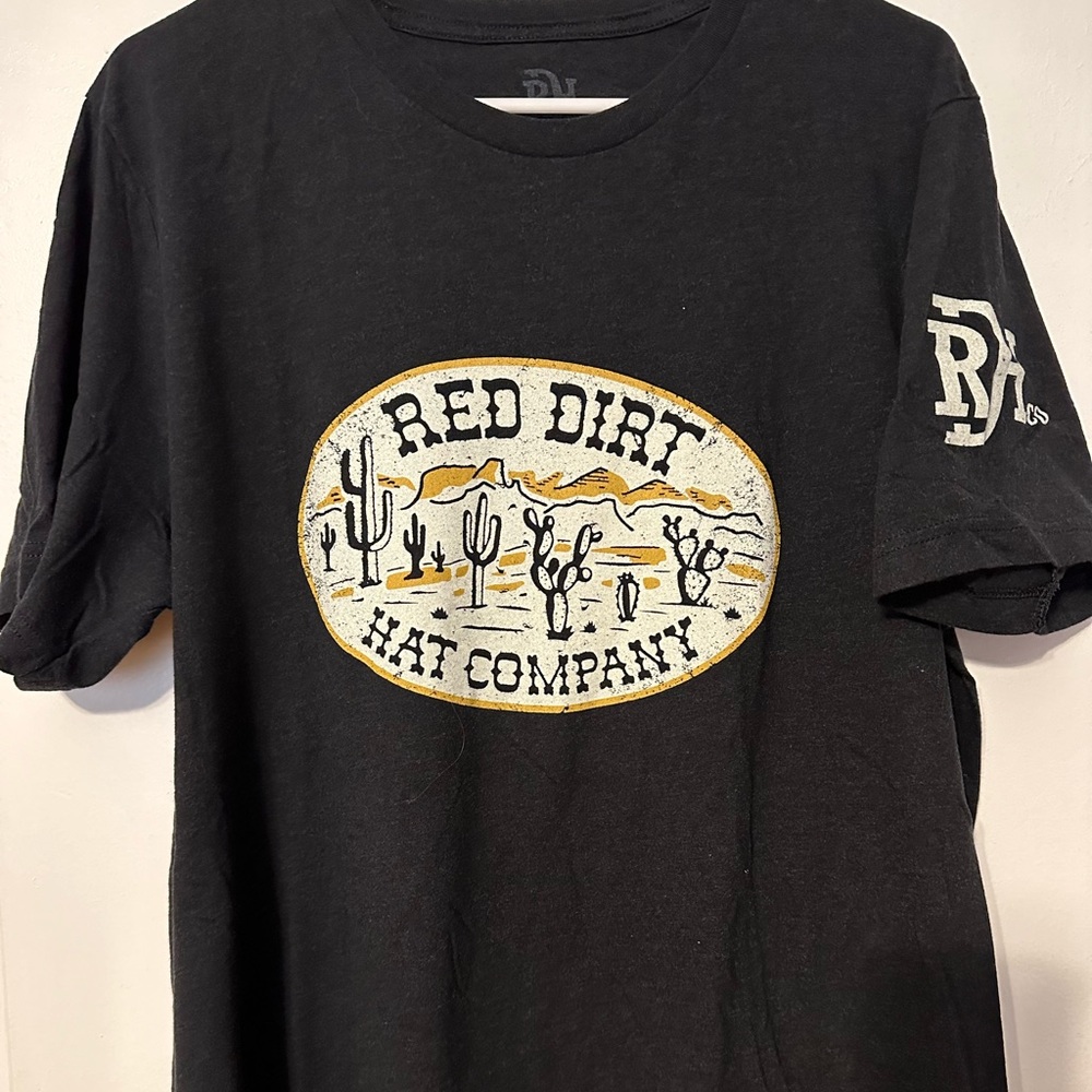 Red Dirt hat company Texas t-shirt in black